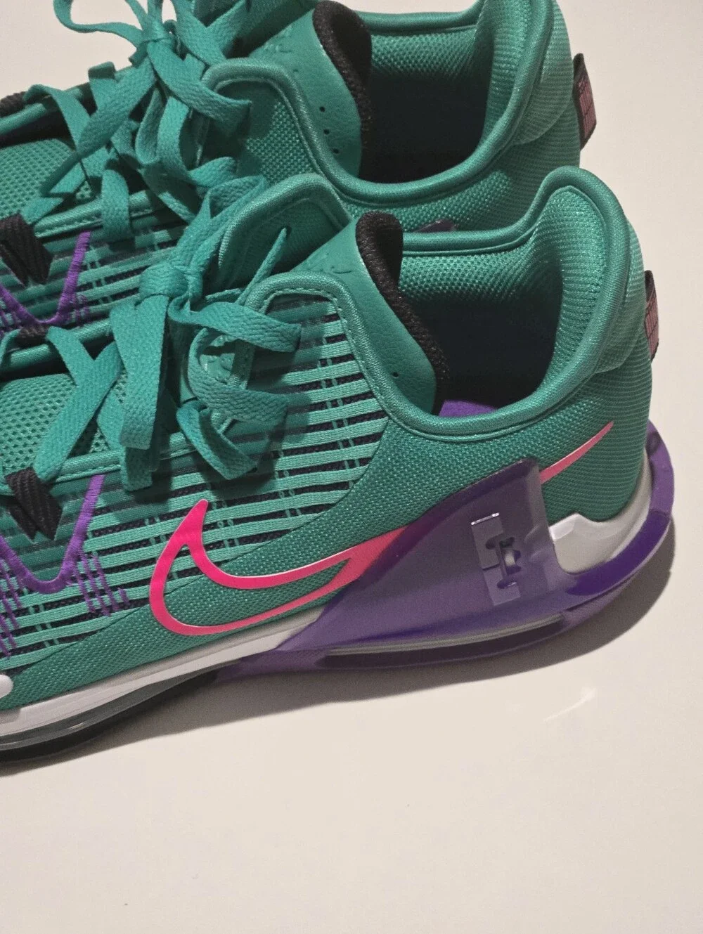 Nike LeBron Witness 6 'Emerald Berry Mens' Size 12 | Style Code: CZ4052-300